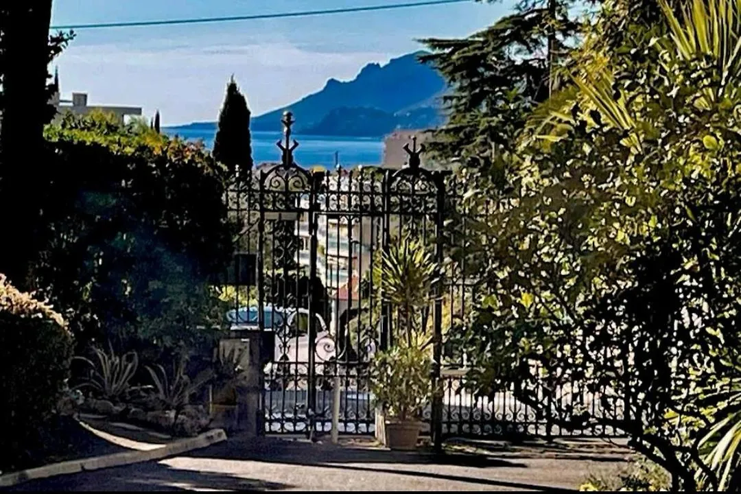 Magnifique Et Grand Studio, Piscine, Parking, Tres Calme Residence De Standing Cannes Lägenhet